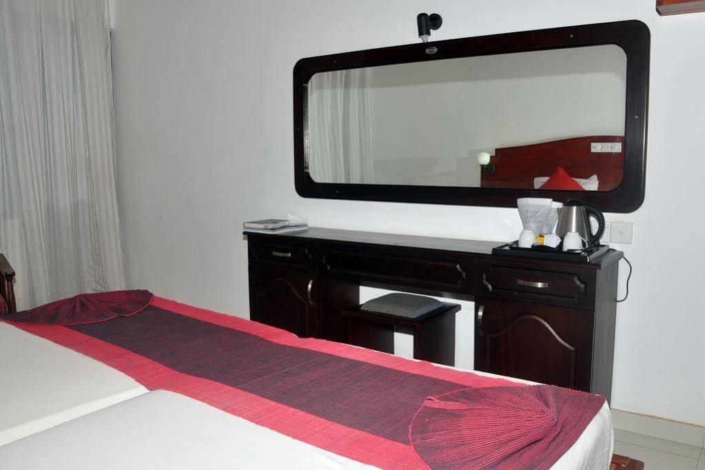 Hotel Lanka Super Corals Hikkaduwa Εξωτερικό φωτογραφία